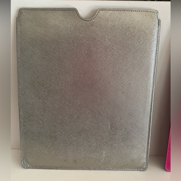 Cynthia Rowley Genuine Saffiano Leather IPad/Tablet Sleeves - Picture 2 of 8